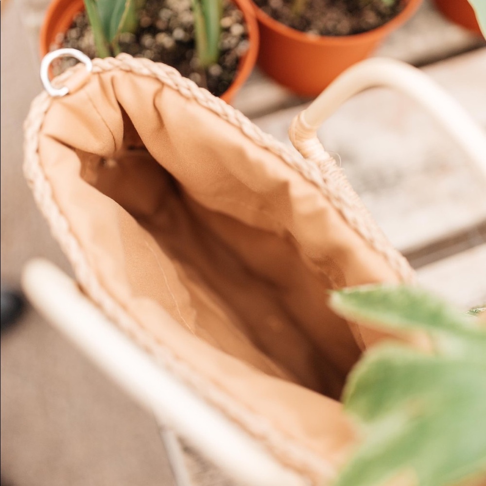 Diamond Weave Straw Bag - Picture 4 of 10